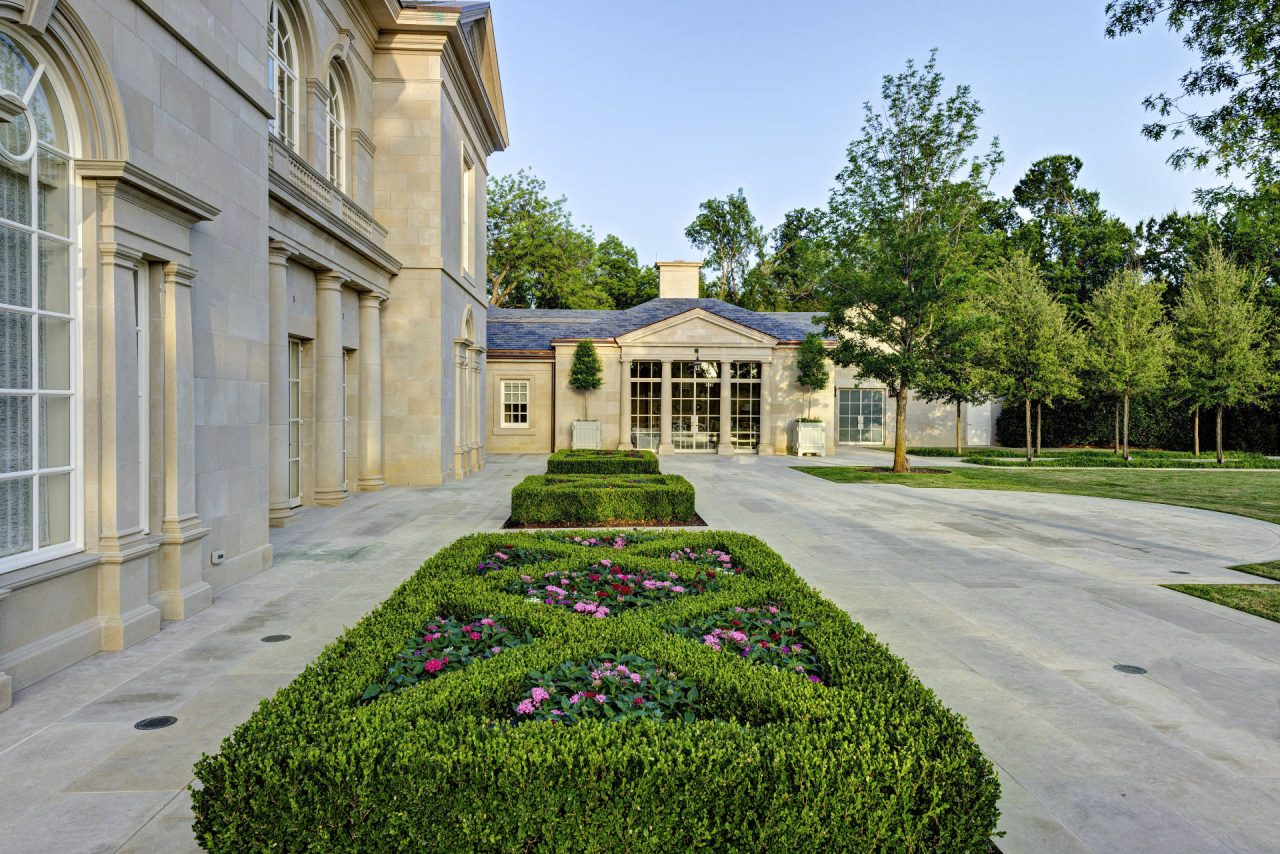 Preston Hollow Property | Dallas Residential Landscaping Compay | Southern Botaincal